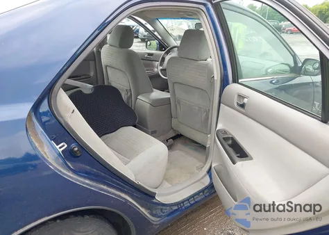 2005 Toyota Camry Le z USA, uszkodzony, nr VIN 4T1BE30KX5U027862